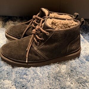 UGG Men’s Neumel Chukka Boots – Black Suede – Size 12 EU 45)